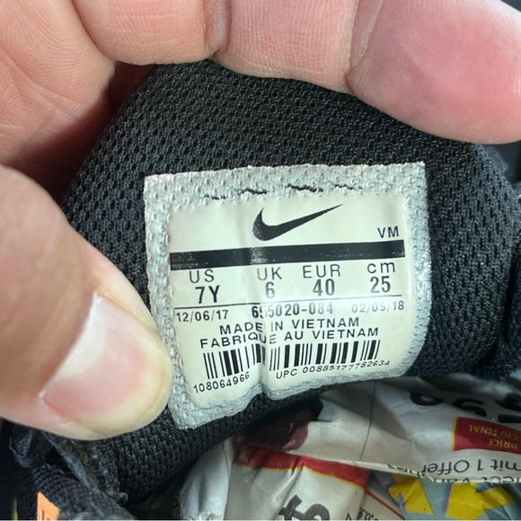 NIKE AIR MAX PLUS BLACK VOLT TOTAL ORANGE 2018 SZ 7Y 655020-084 - Picture 3 of 6